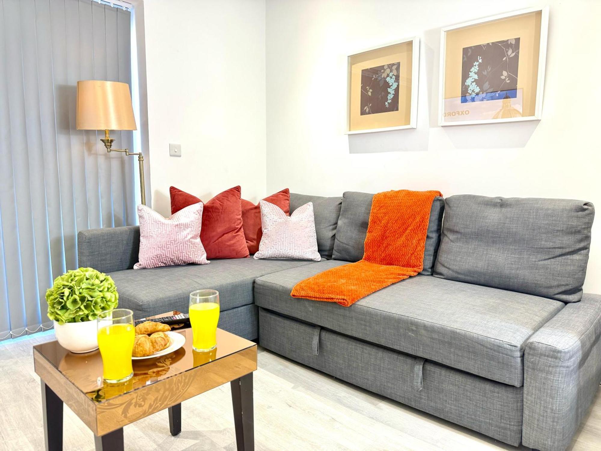 Hazel 1-Bedroom Cousy Flat, Parking, Wifi, Prime Location, Close To Blenheim Palace & Oxford Kidlington Exterior photo