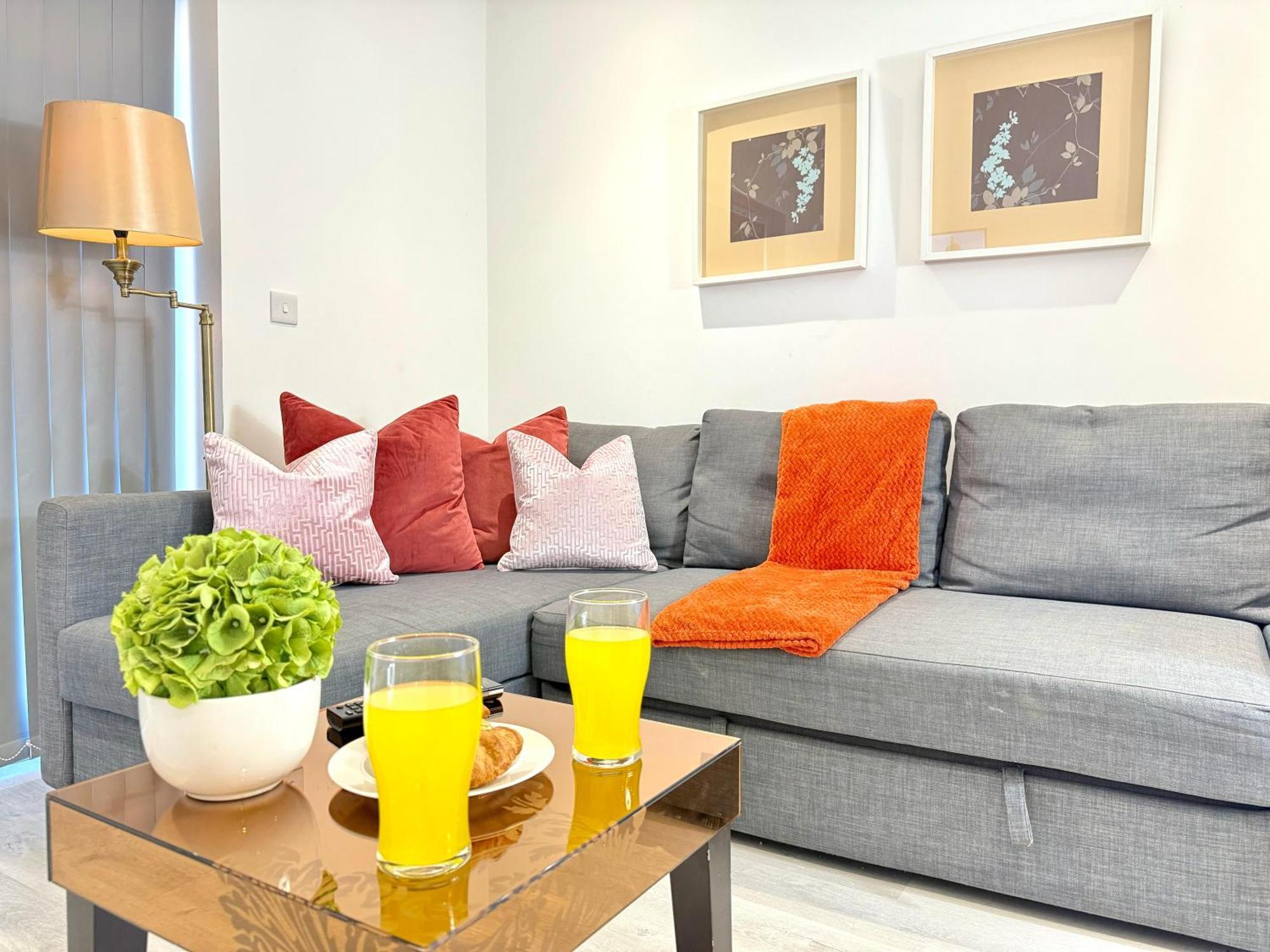 Hazel 1-Bedroom Cousy Flat, Parking, Wifi, Prime Location, Close To Blenheim Palace & Oxford Kidlington Exterior photo
