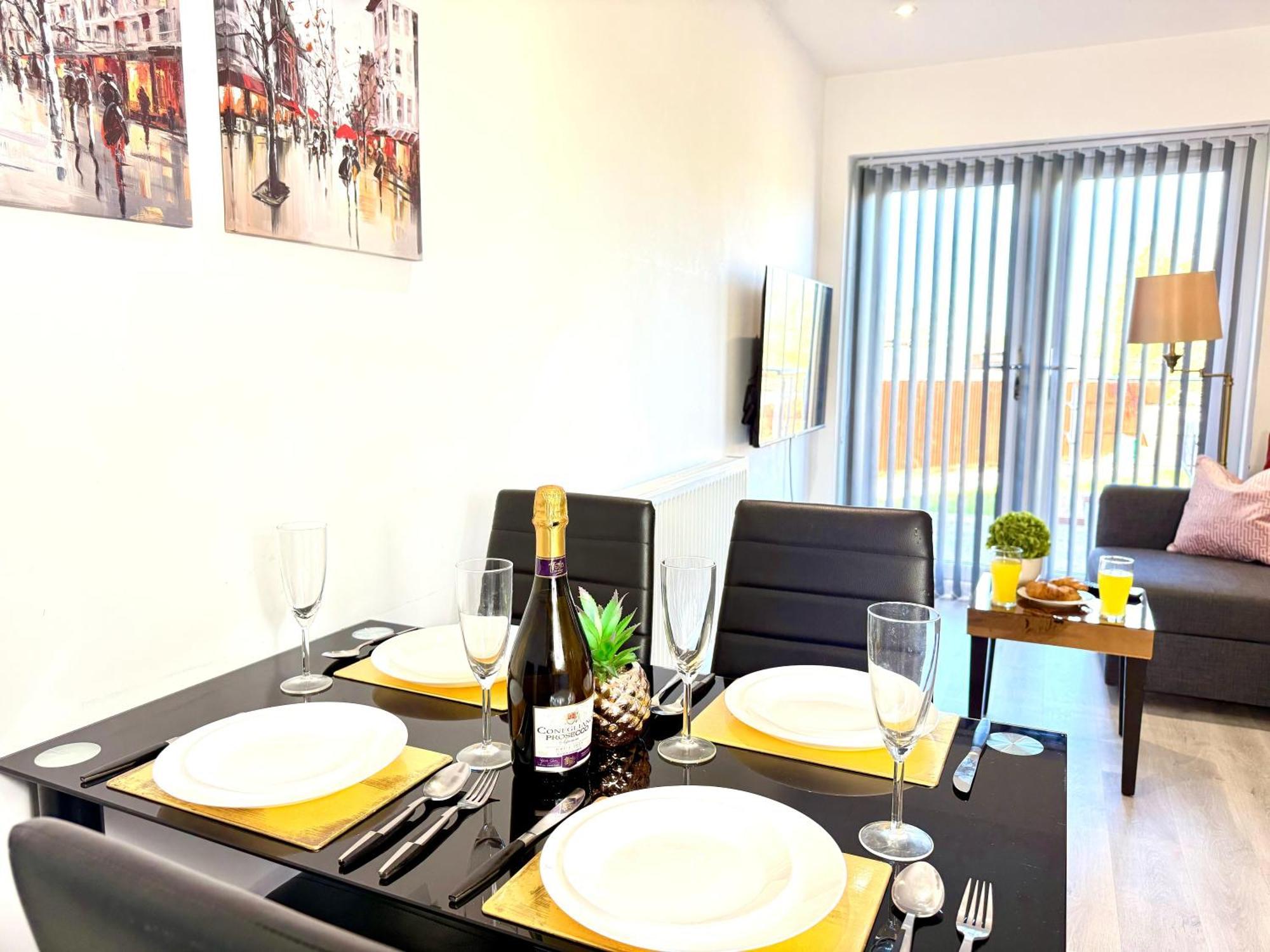 Hazel 1-Bedroom Cousy Flat, Parking, Wifi, Prime Location, Close To Blenheim Palace & Oxford Kidlington Exterior photo