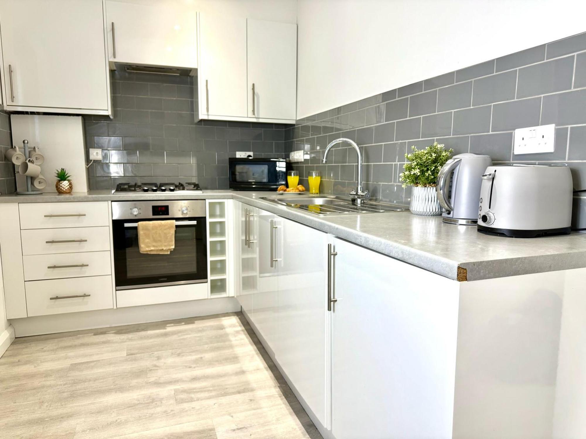 Hazel 1-Bedroom Cousy Flat, Parking, Wifi, Prime Location, Close To Blenheim Palace & Oxford Kidlington Exterior photo