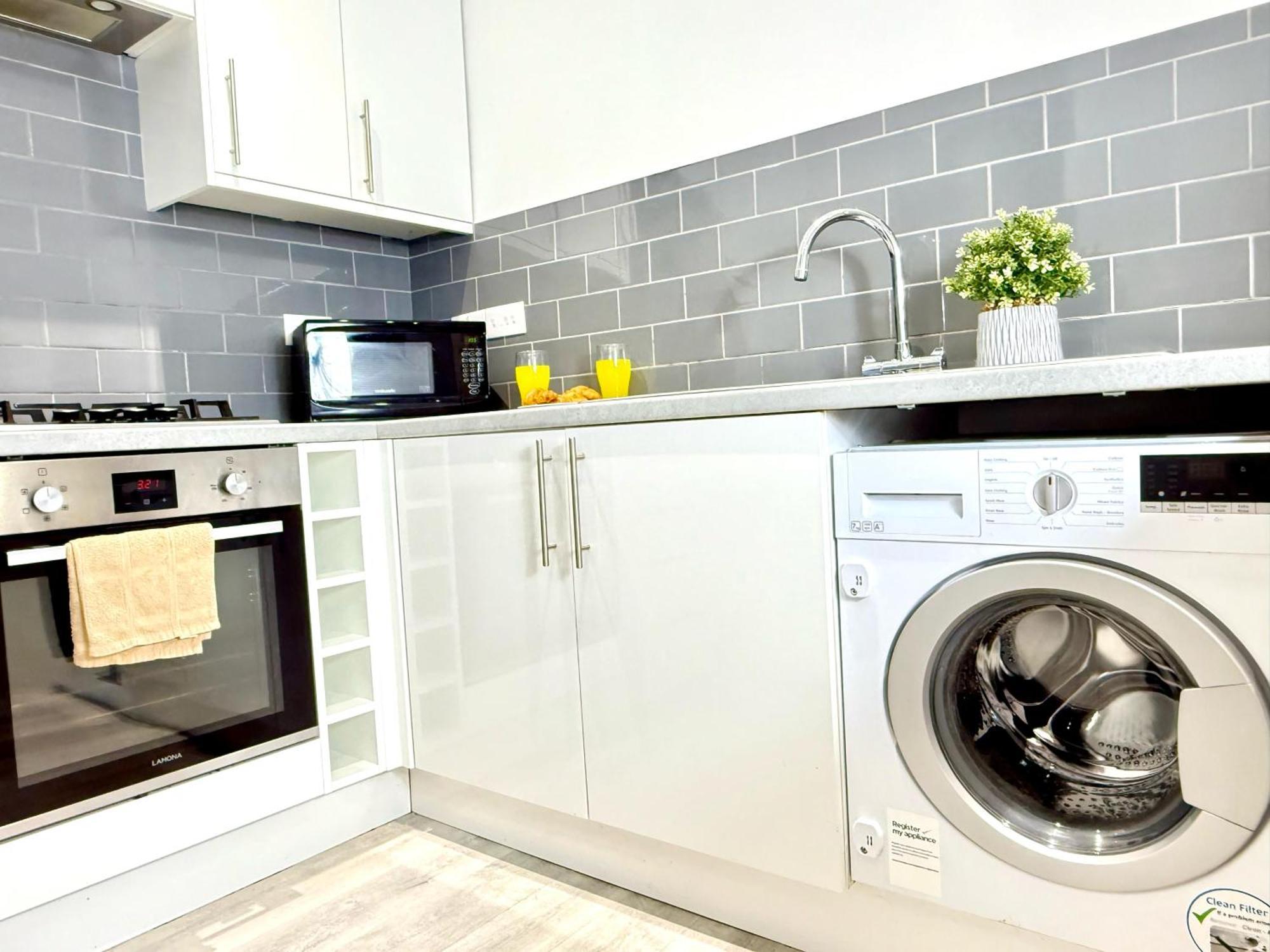 Hazel 1-Bedroom Cousy Flat, Parking, Wifi, Prime Location, Close To Blenheim Palace & Oxford Kidlington Exterior photo